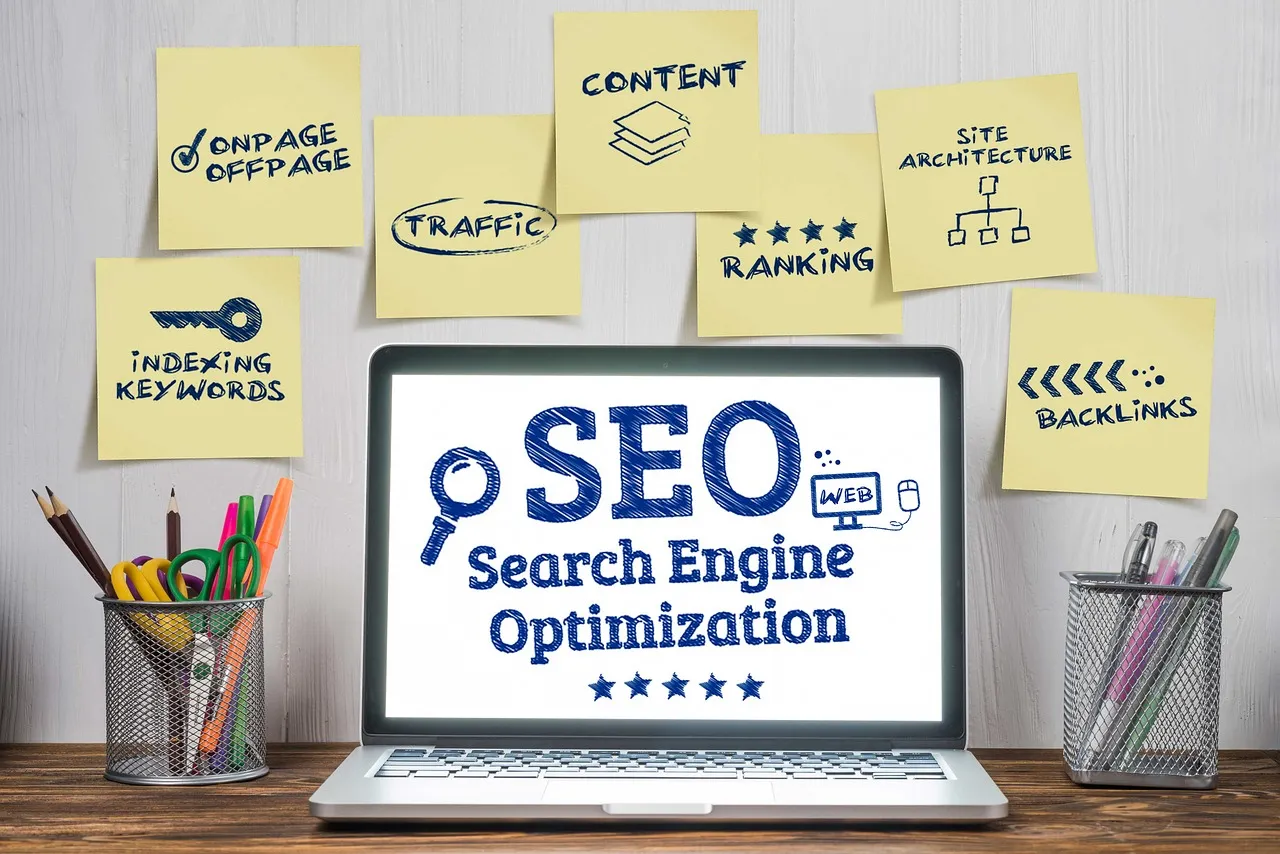 Tela de laptop mostrando gráficos de SEO e marketing digital